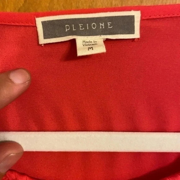 🔥 NWOT Pleione Hot Pink Flutter Sleeve Blouse - Picture 6 of 6